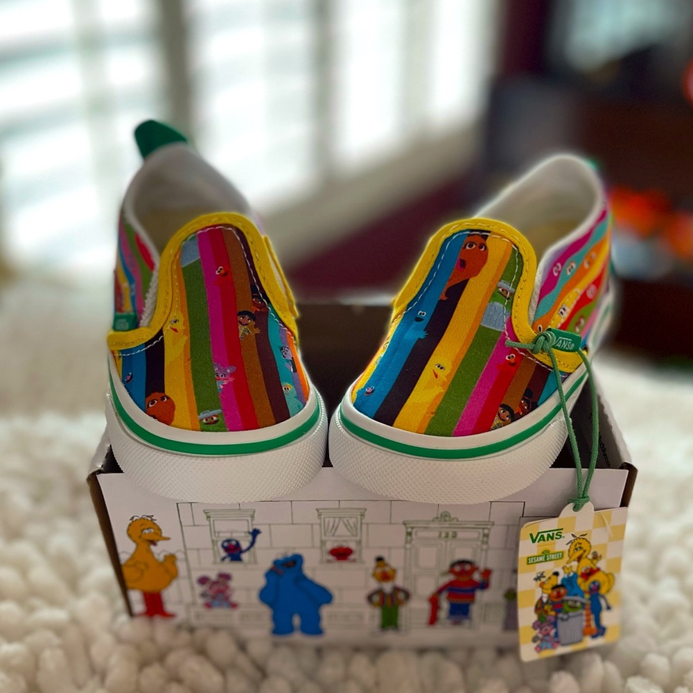 NWT Toddler Limited Edition Sesame Street Vans Slip On, Size 6.0 T